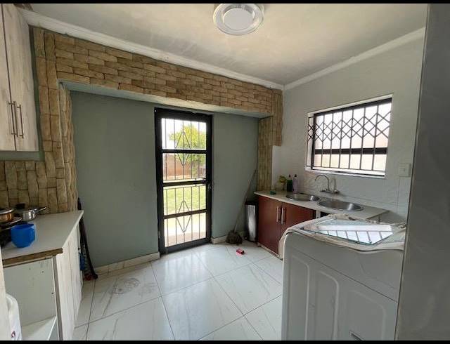 BUSINESS FOR SALE IN AERORAND